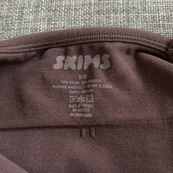 Skims Sculpting Scoop Neck Bralette - Picture 4 of 6